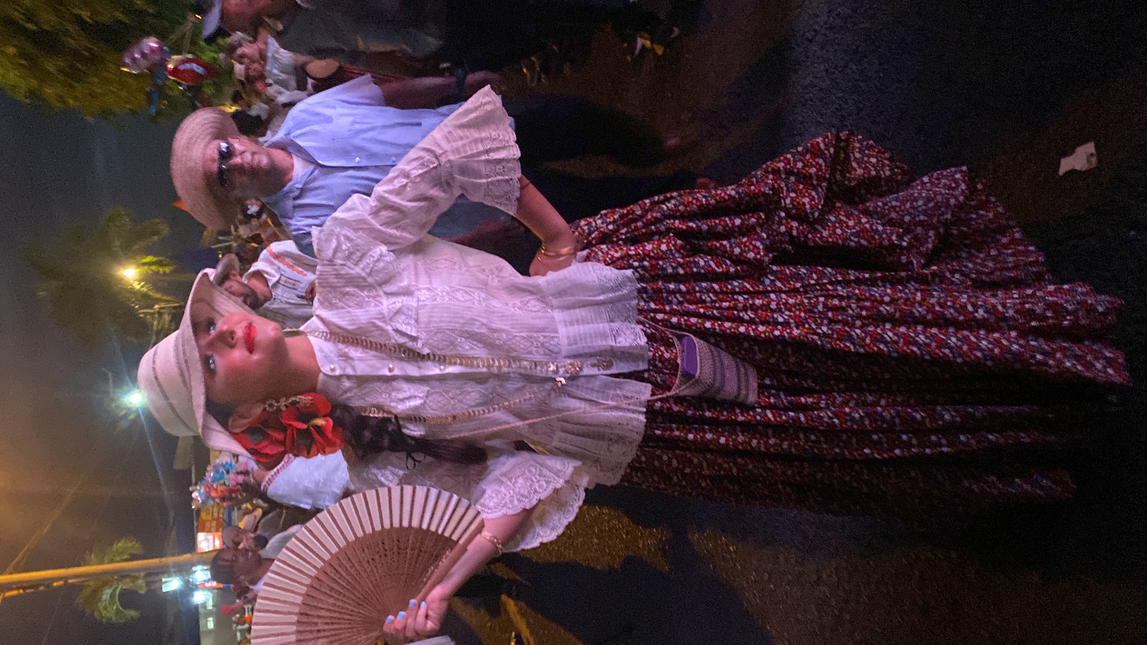 Empollerada panameña con abanico